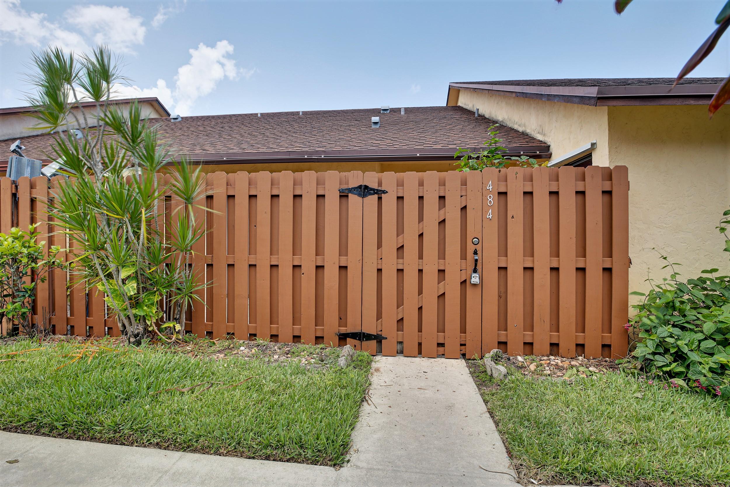 484 Springdale Circle, Unit 48D Palm Springs, FL 33461 - Photo 37 of 59 a front view of a house with a garden