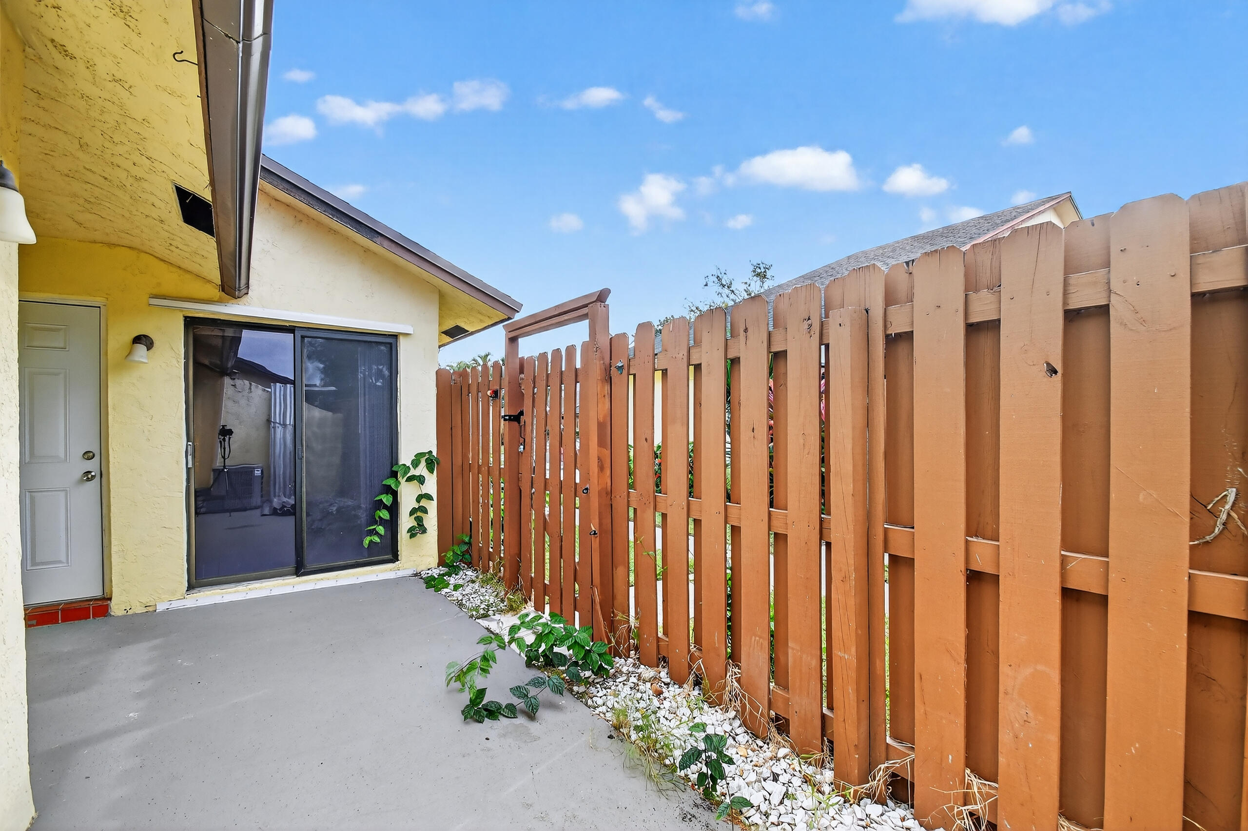 484 Springdale Circle, Unit 48D Palm Springs, FL 33461 - Photo 41 of 59 a view of a wooden fence