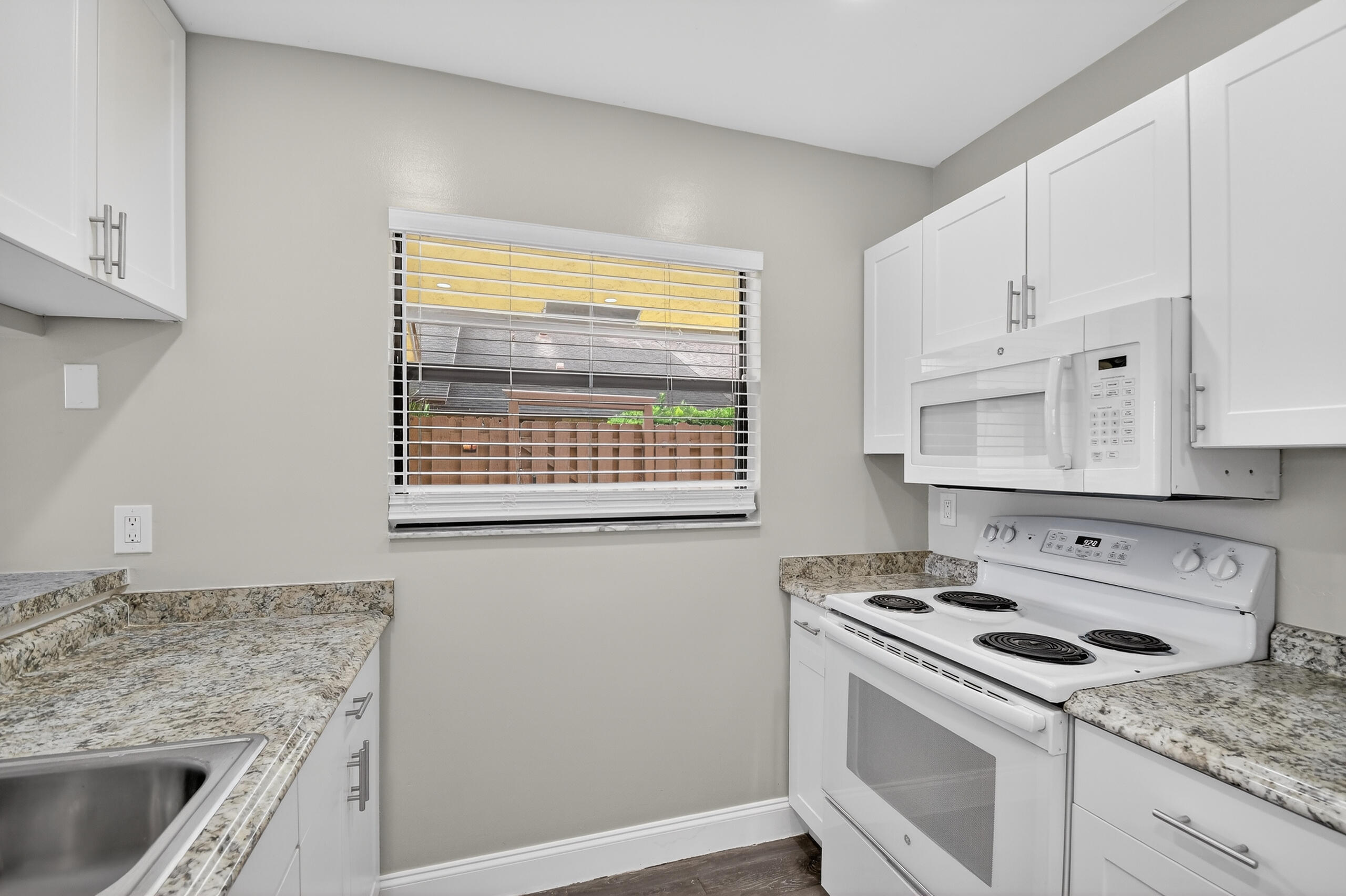 484 Springdale Circle, Unit 48D Palm Springs, FL 33461 - Photo 6 of 59 Kitchen