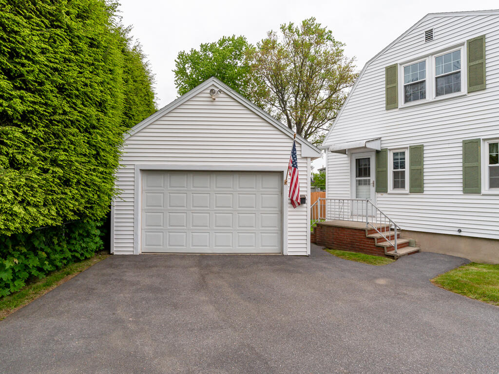 5 Derby Road South Portland, ME 04106 - Photo 22 of 28 5DerbyLn-SouthPortland-27