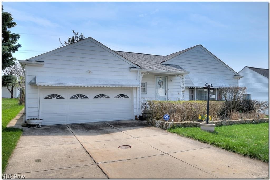4521 Longleaf Road Cleveland, OH 44128 - Photo 2 of 28