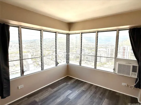 $2,300 | 2525 Date Street, Unit 3305, Honolulu, HI 96826