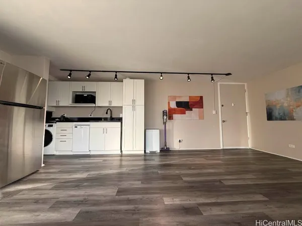 $2,300 | 2525 Date Street, Unit 3305, Honolulu, HI 96826