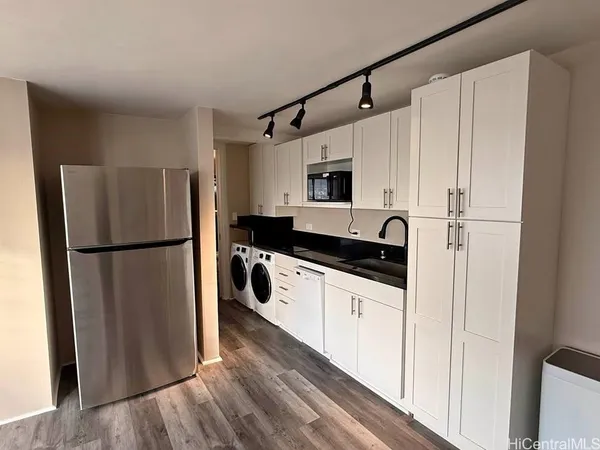 $2,300 | 2525 Date Street, Unit 3305, Honolulu, HI 96826