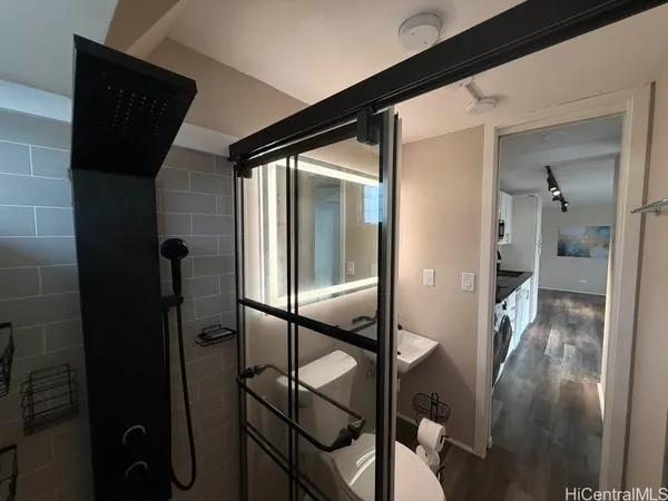 $2,300 | 2525 Date Street, Unit 3305, Honolulu, HI 96826