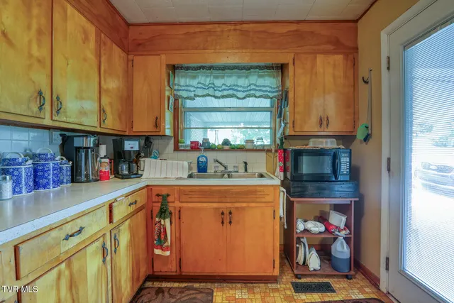 $229,000 | 123 North Main Street, Bulls Gap, TN 37711