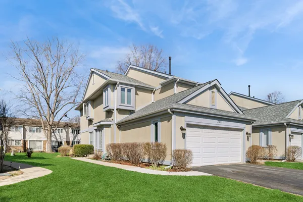 $399,900 | 329 Redwing Drive, Deerfield, IL 60015