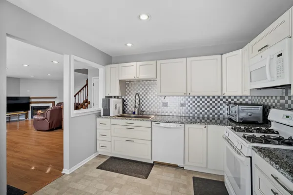 $399,900 | 329 Redwing Drive, Deerfield, IL 60015