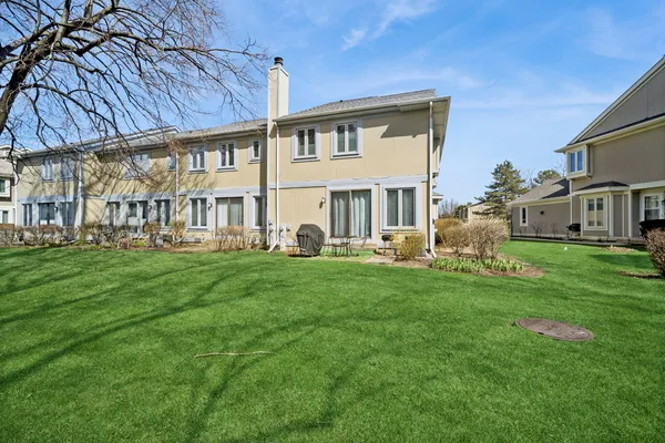 $399,900 | 329 Redwing Drive, Deerfield, IL 60015