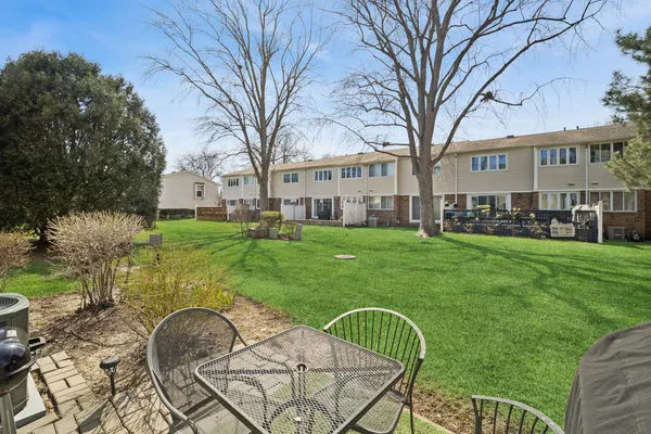 $399,900 | 329 Redwing Drive, Deerfield, IL 60015