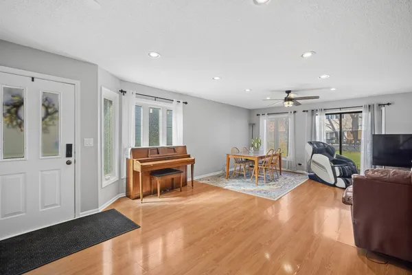 $399,900 | 329 Redwing Drive, Deerfield, IL 60015