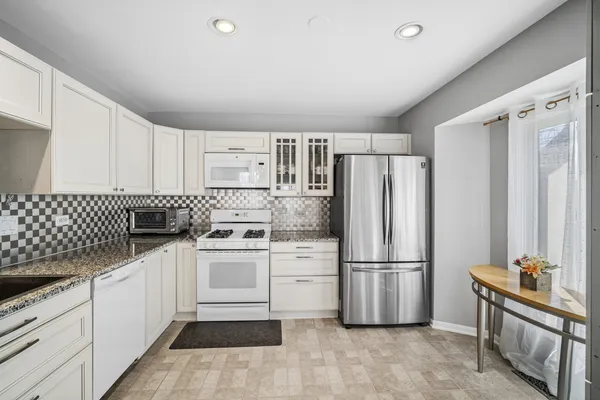 $399,900 | 329 Redwing Drive, Deerfield, IL 60015