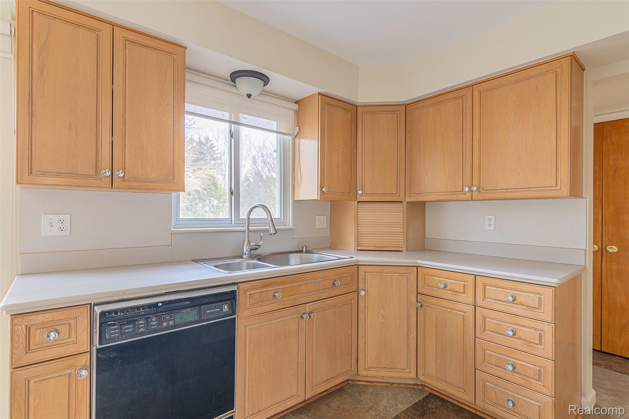 523 South Cranbrook Cross Road Bloomfield Hills, MI 48301 - Photo 16 of 35 523 S Cranbrook-18.jpg