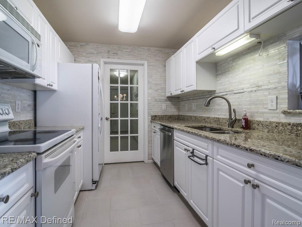 3651 Oakmonte Boulevard, Unit 21 Rochester, MI 48306 - Photo 10 of 16