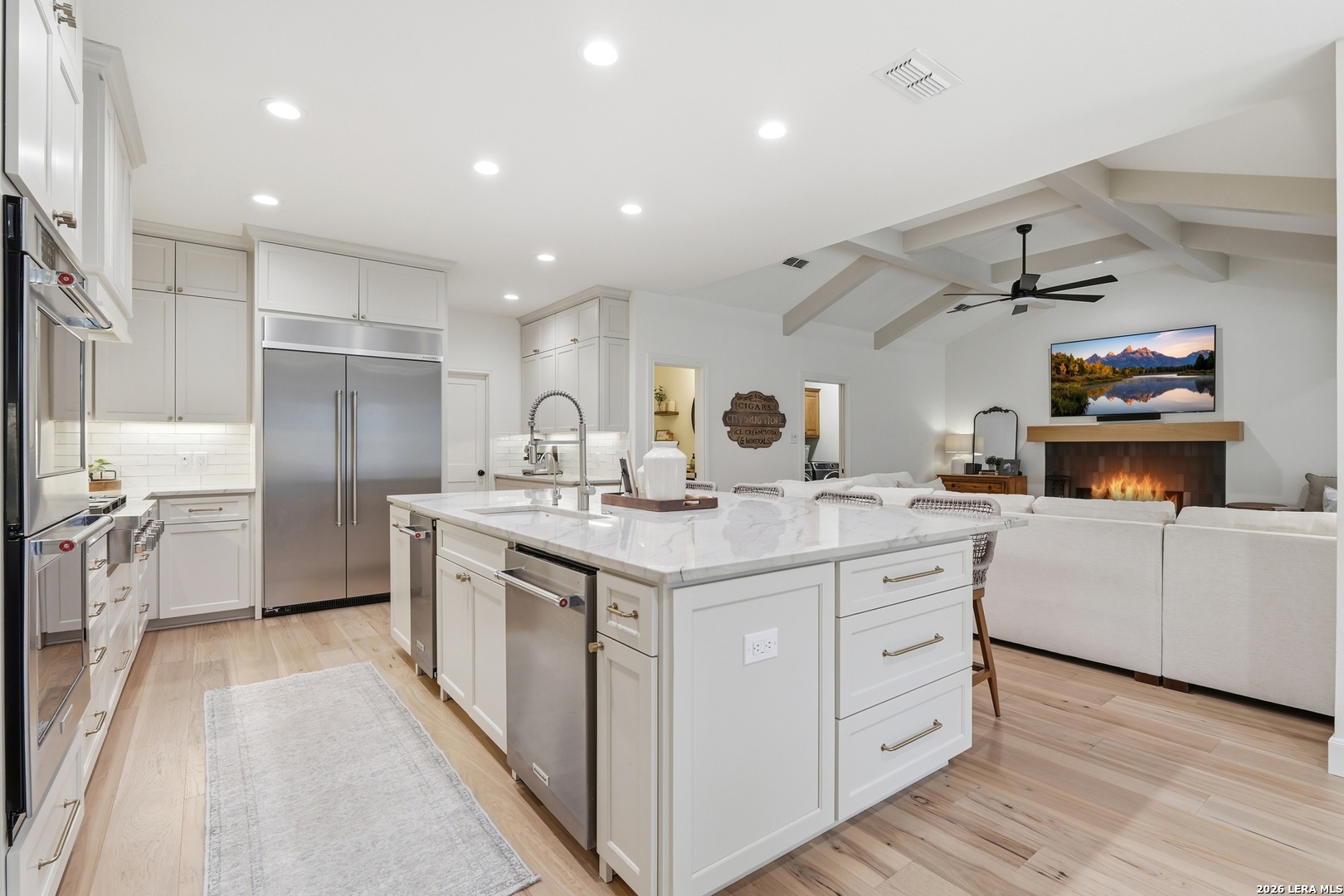 7380 Rolling Acres Trail Fair Oaks Ranch, TX 78015 - Photo 17 of 49