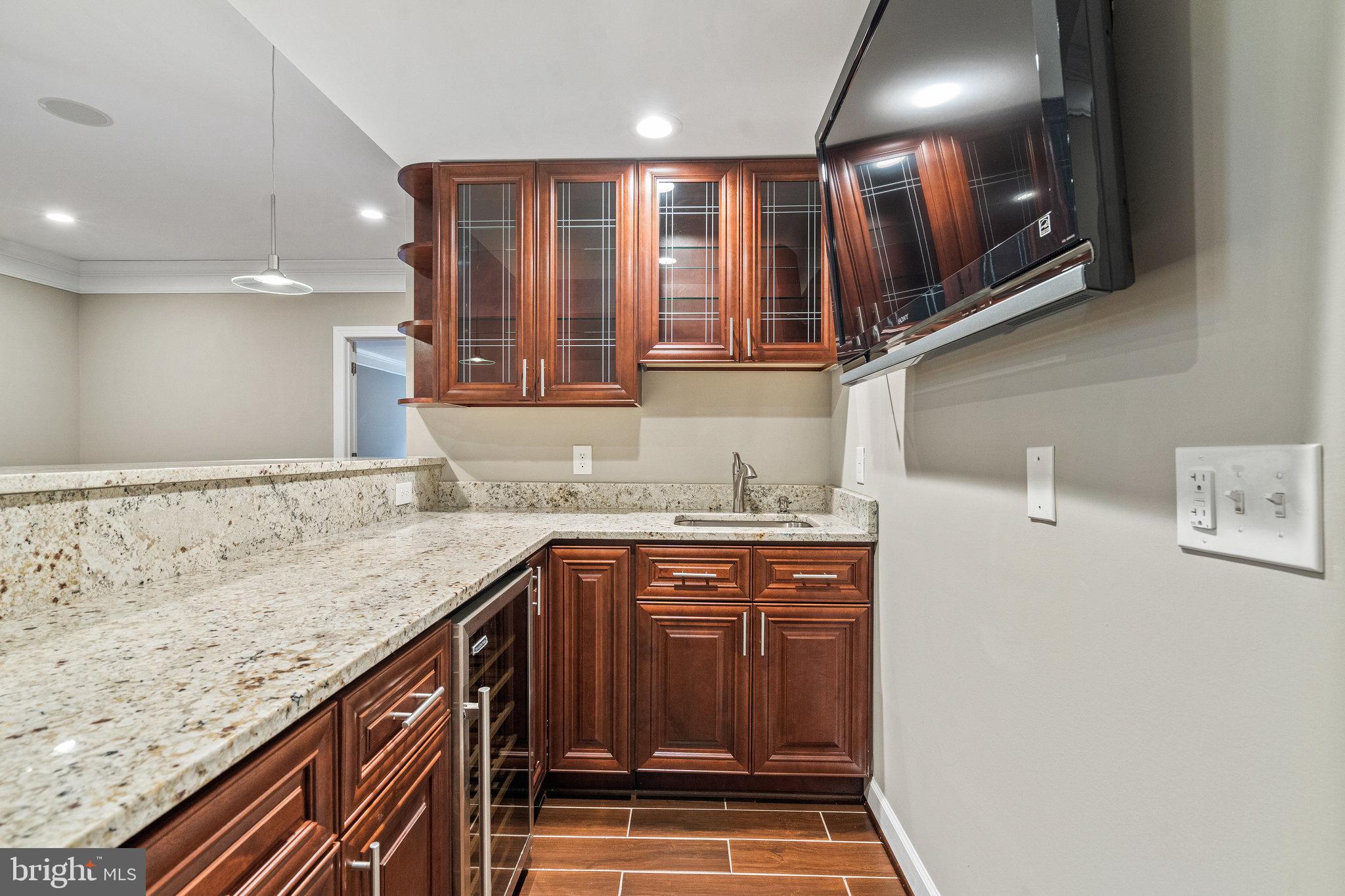 4561 Rona Place Fairfax, VA 22030 - Photo 63 of 78 Wet bar