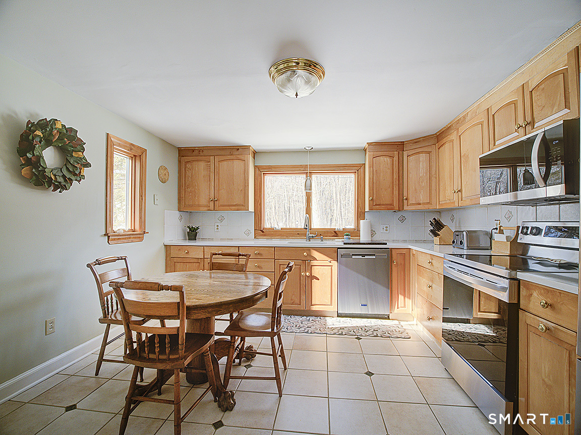 1253 Dunbar Hill Road Hamden, CT 06514 - Photo 13 of 40