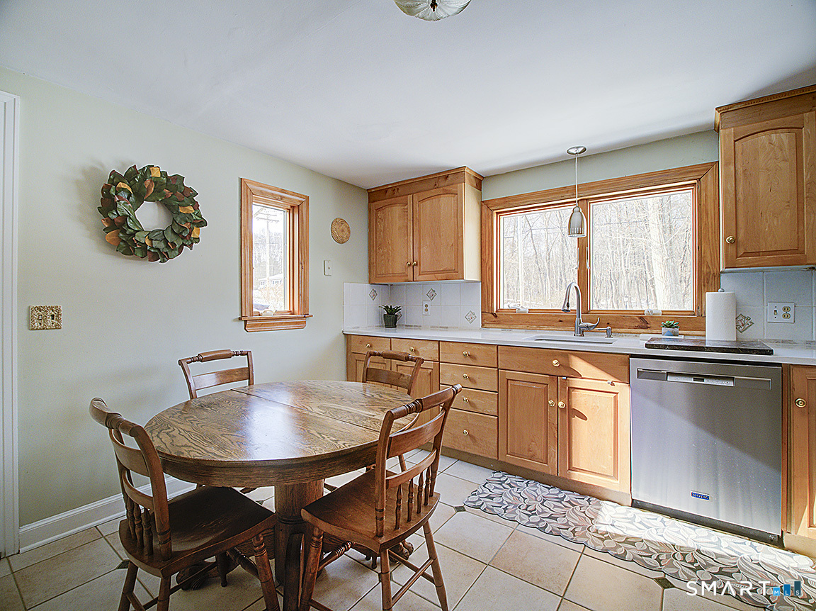 1253 Dunbar Hill Road Hamden, CT 06514 - Photo 14 of 40