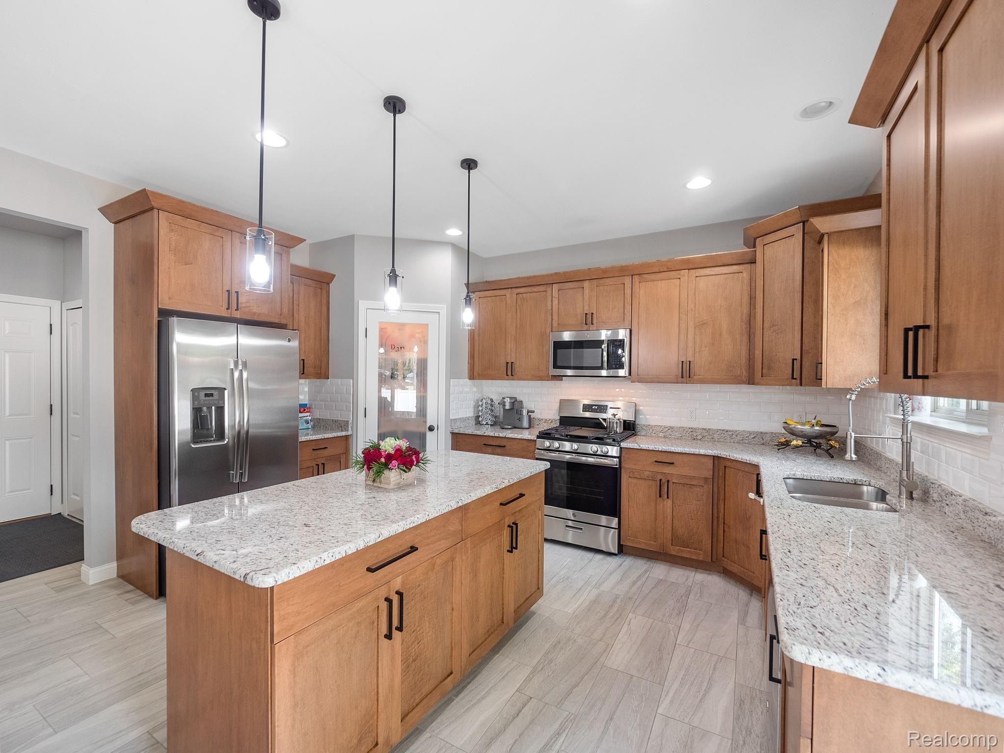 2842 Walsh Drive Rochester, MI 48309 - Photo 8 of 41 21-web-or-mls-P3633332.jpg