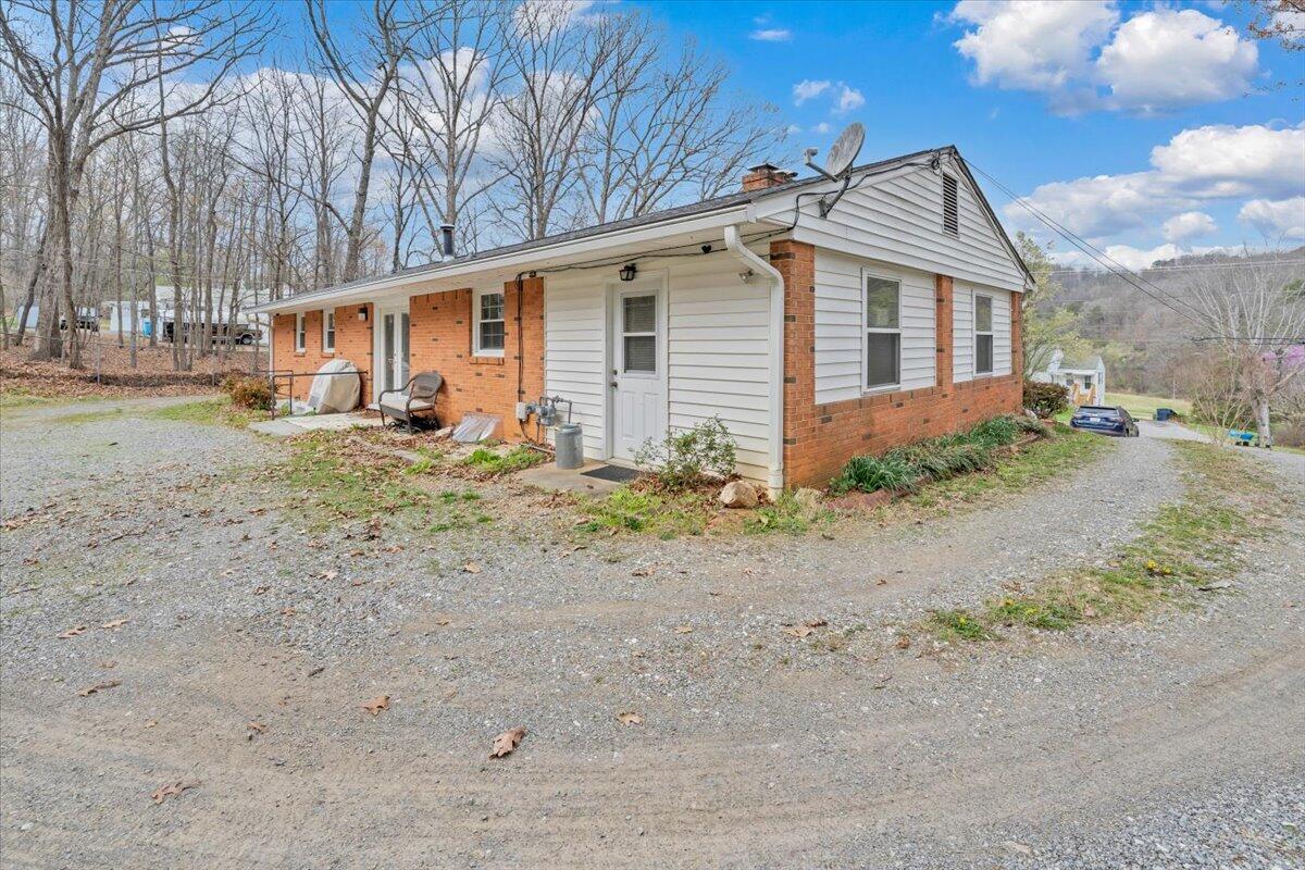 3988 Welcome Valley Road Southeast Roanoke, VA 24014 - Photo 34 of 47 33-MIB03079