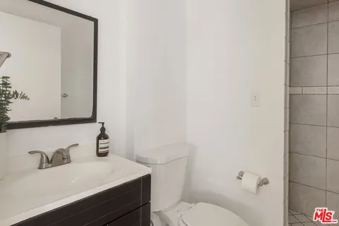 $1,399,000 | 1561 Carmona Avenue, Los Angeles, CA 90019