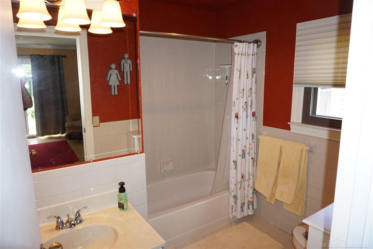 8810 Messmore Road Utica, MI 48317 - Photo 18 of 28 50016453-17.JPG