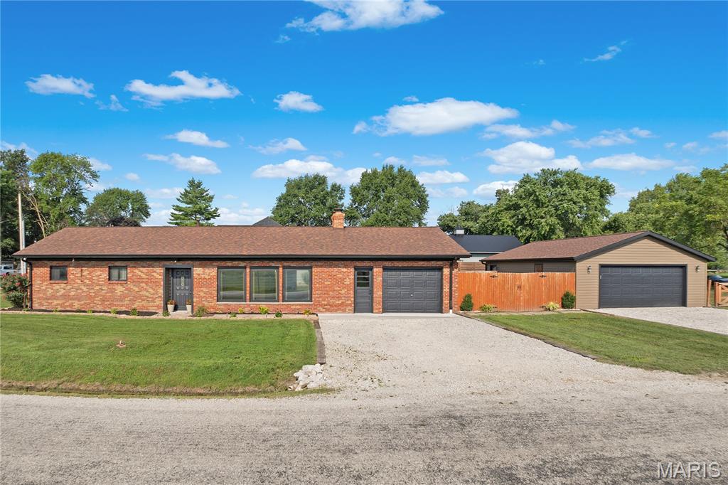 8435 Prairietown Road Dorsey, IL 62021 - Photo 3 of 40 Gallery Image 3