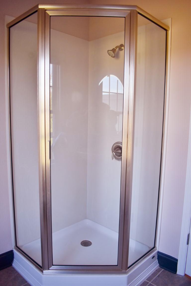 1235 New Lake Road, Unit #8 Spring City, TN 37381 - Photo 19 of 39 Downstairs Bath 2 (Medium)