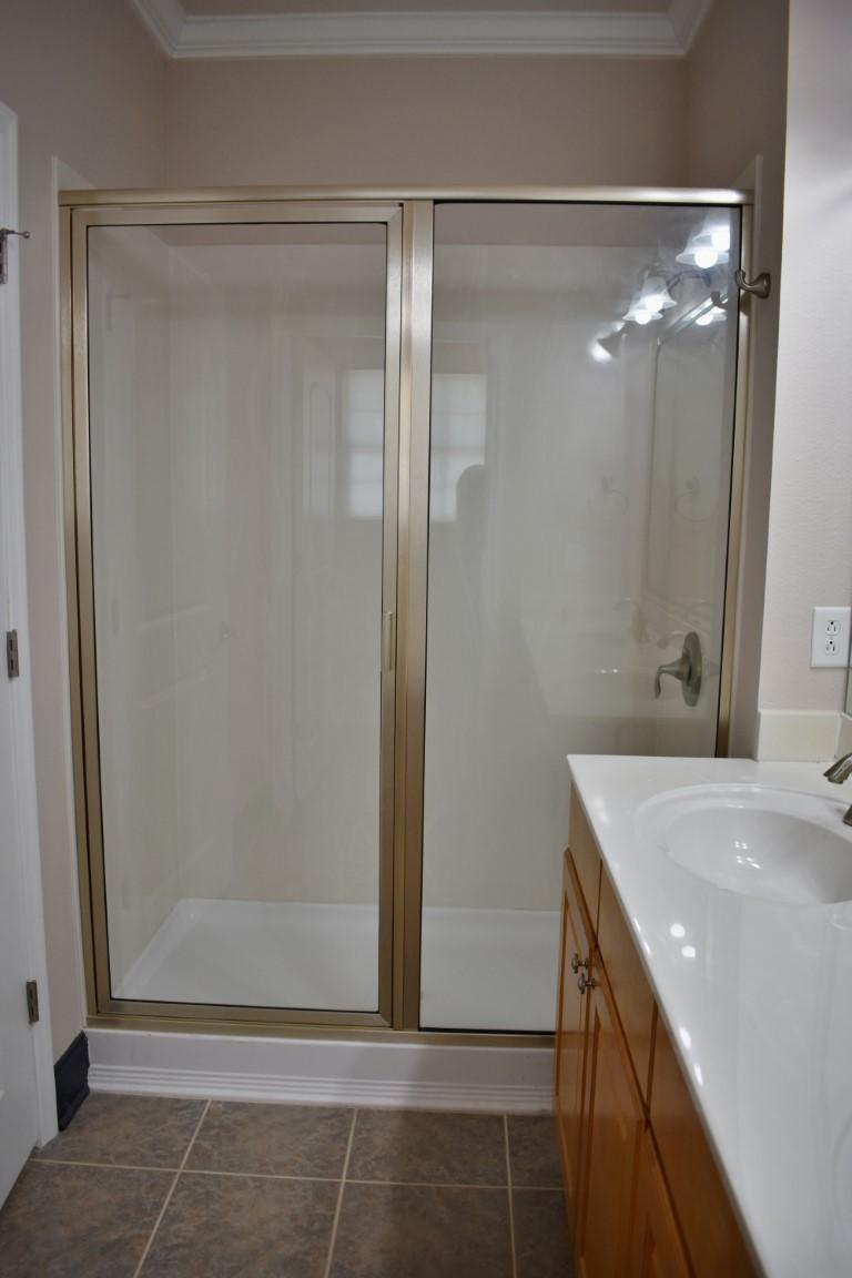 1235 New Lake Road, Unit #8 Spring City, TN 37381 - Photo 26 of 39 Master bedroom bath 1 (Medium)