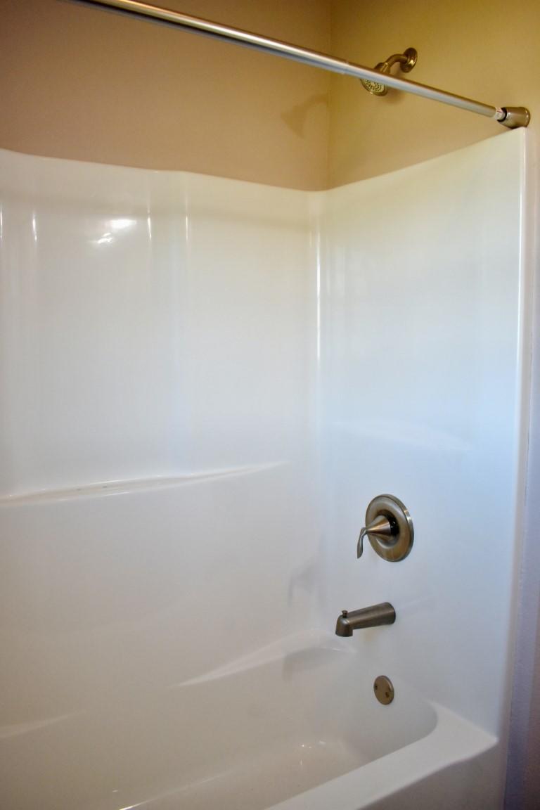 1235 New Lake Road, Unit #8 Spring City, TN 37381 - Photo 32 of 39 Upstairts bath 2 (Medium)