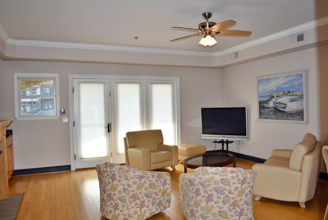 1235 New Lake Road, Unit #8 Spring City, TN 37381 - Photo 6 of 39 Living room 5 (Medium)