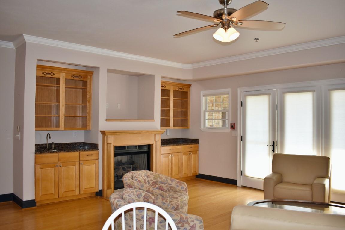 1235 New Lake Road, Unit #8 Spring City, TN 37381 - Photo 7 of 39 Living room 6 (Medium)
