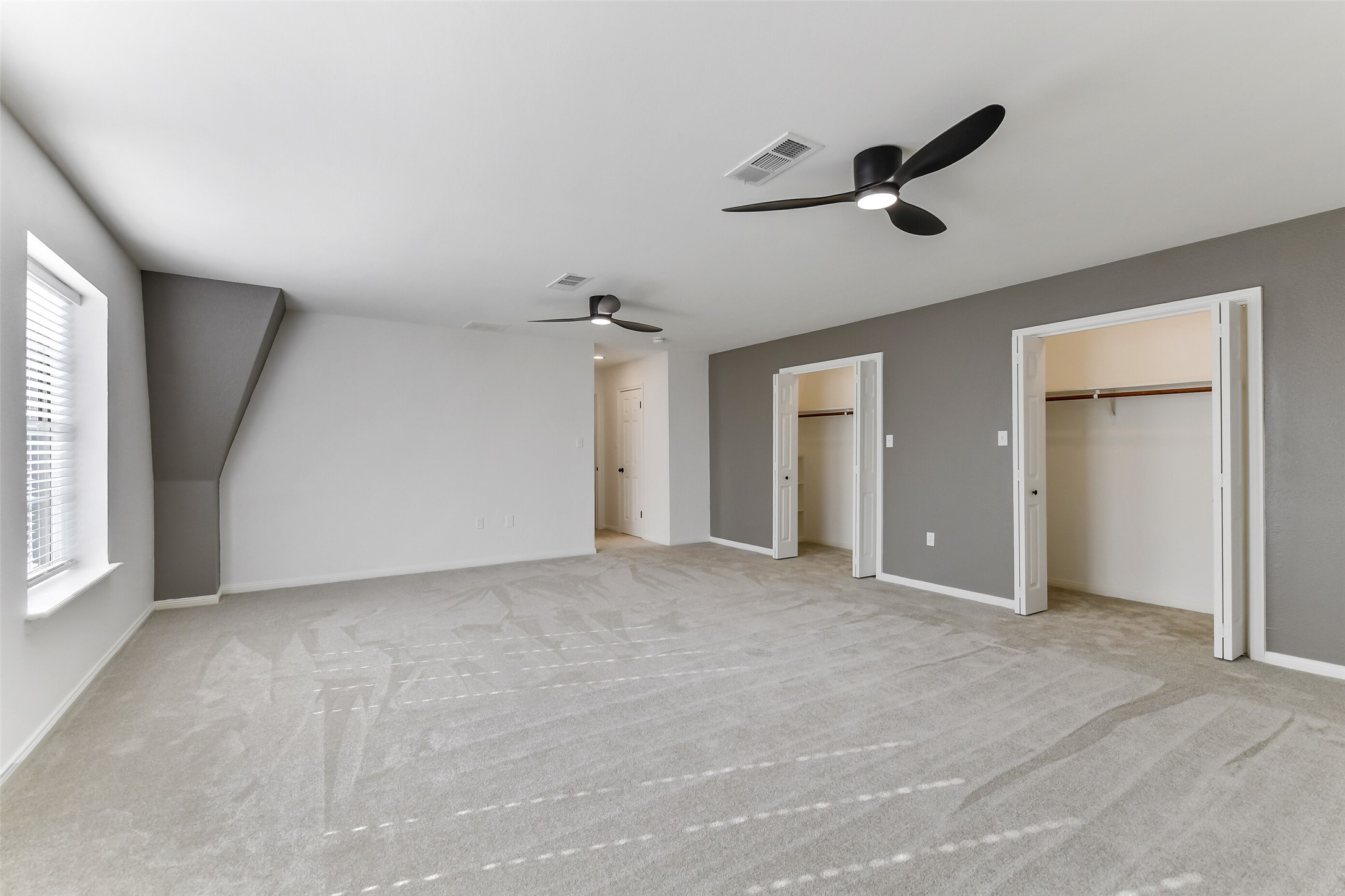 13103 Coral Ridge Court Houston, TX 77069 - Photo 20 of 43 a view of a livingroom with a ceiling fan and window