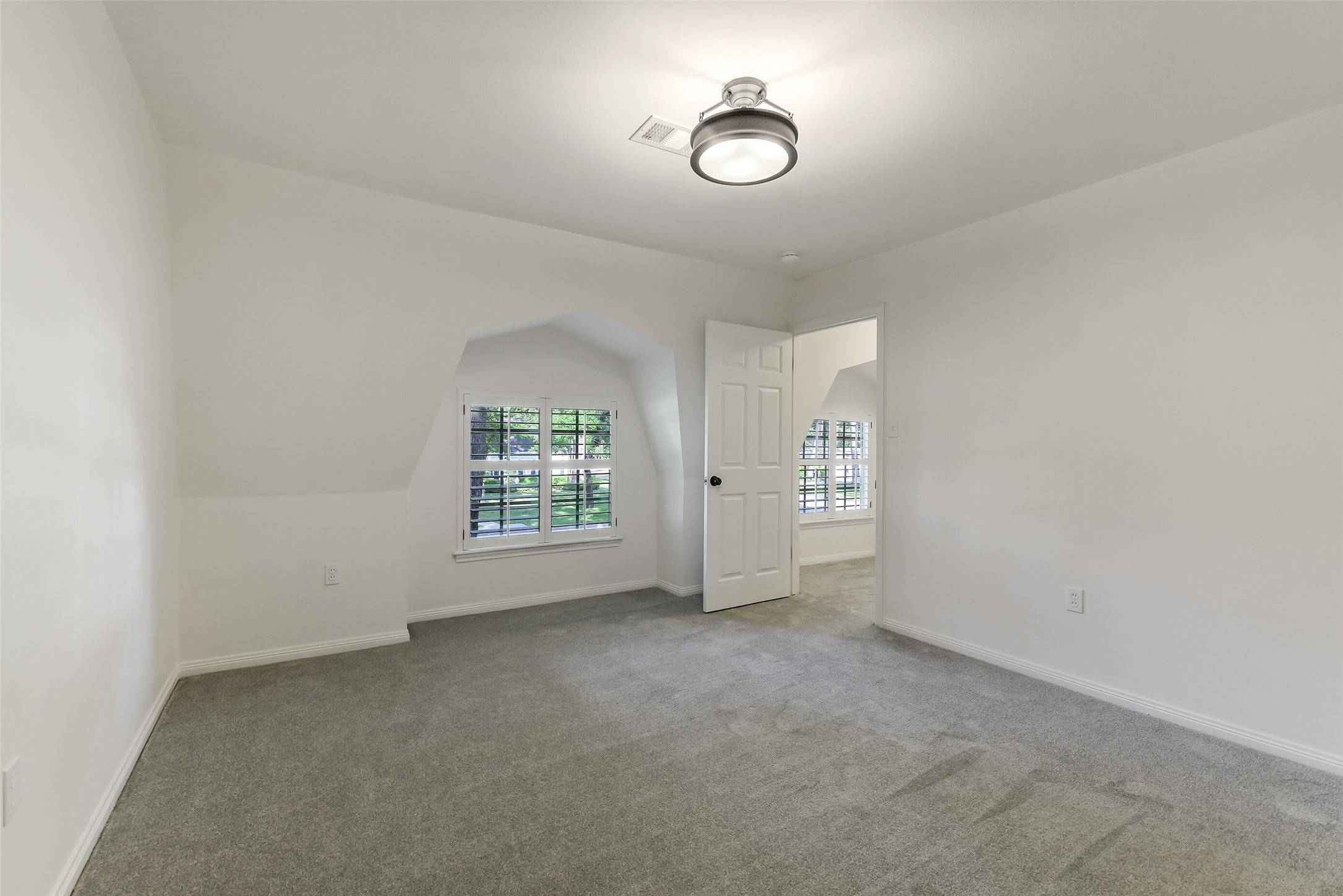 13103 Coral Ridge Court Houston, TX 77069 - Photo 27 of 43 an empty room with windows