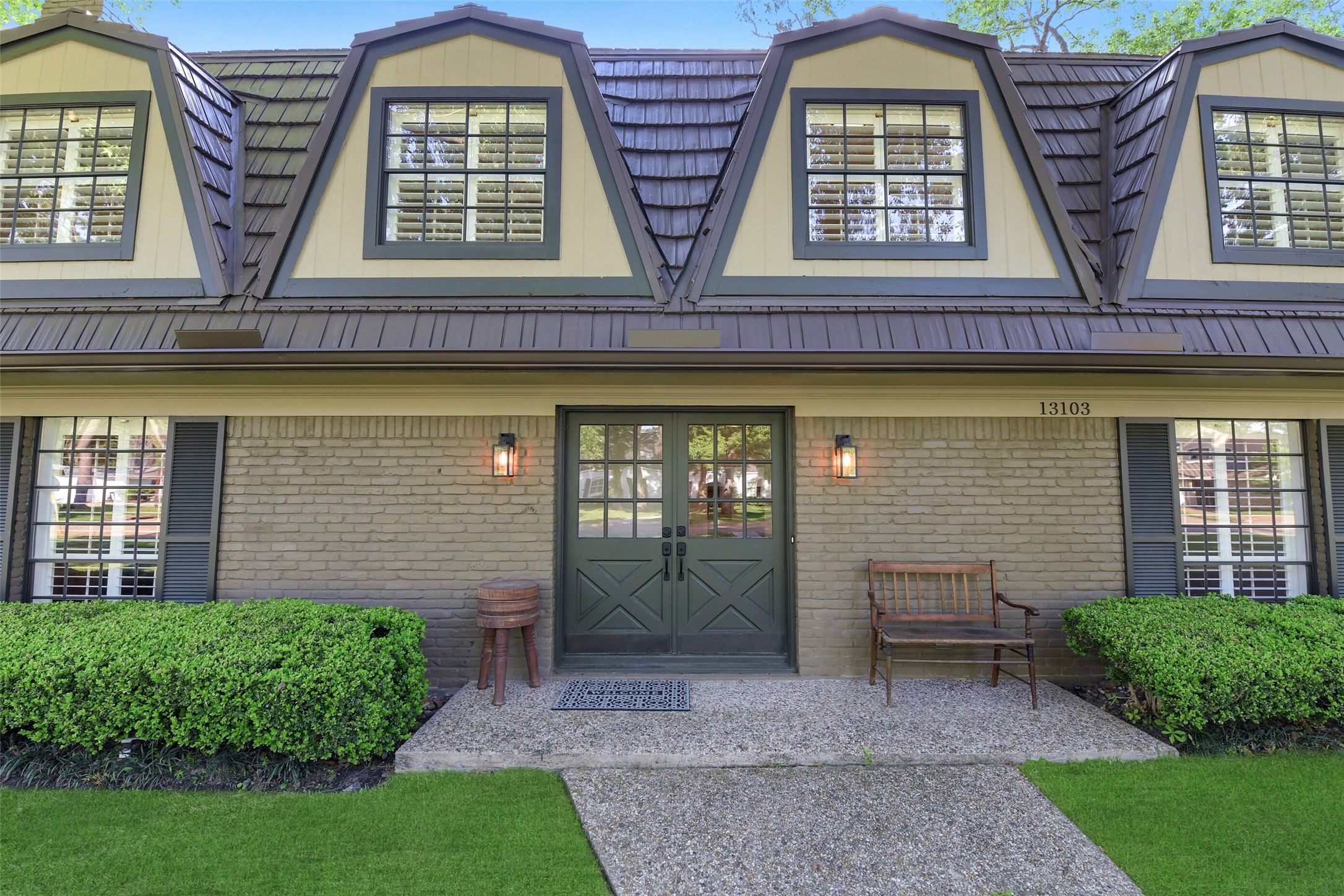 13103 Coral Ridge Court Houston, TX 77069 - Photo 3 of 43 a view of a brick building