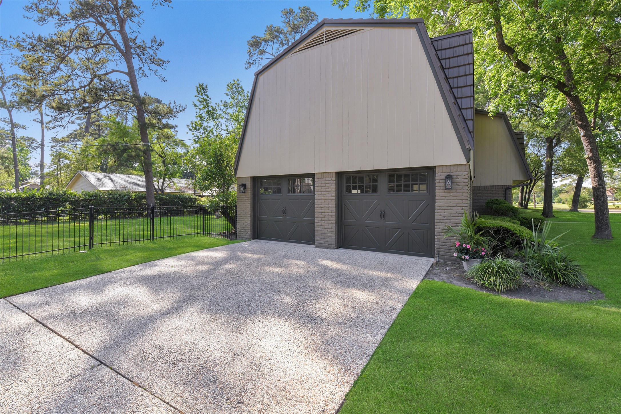 13103 Coral Ridge Court Houston, TX 77069 - Photo 37 of 43 a view of a back yard of the house