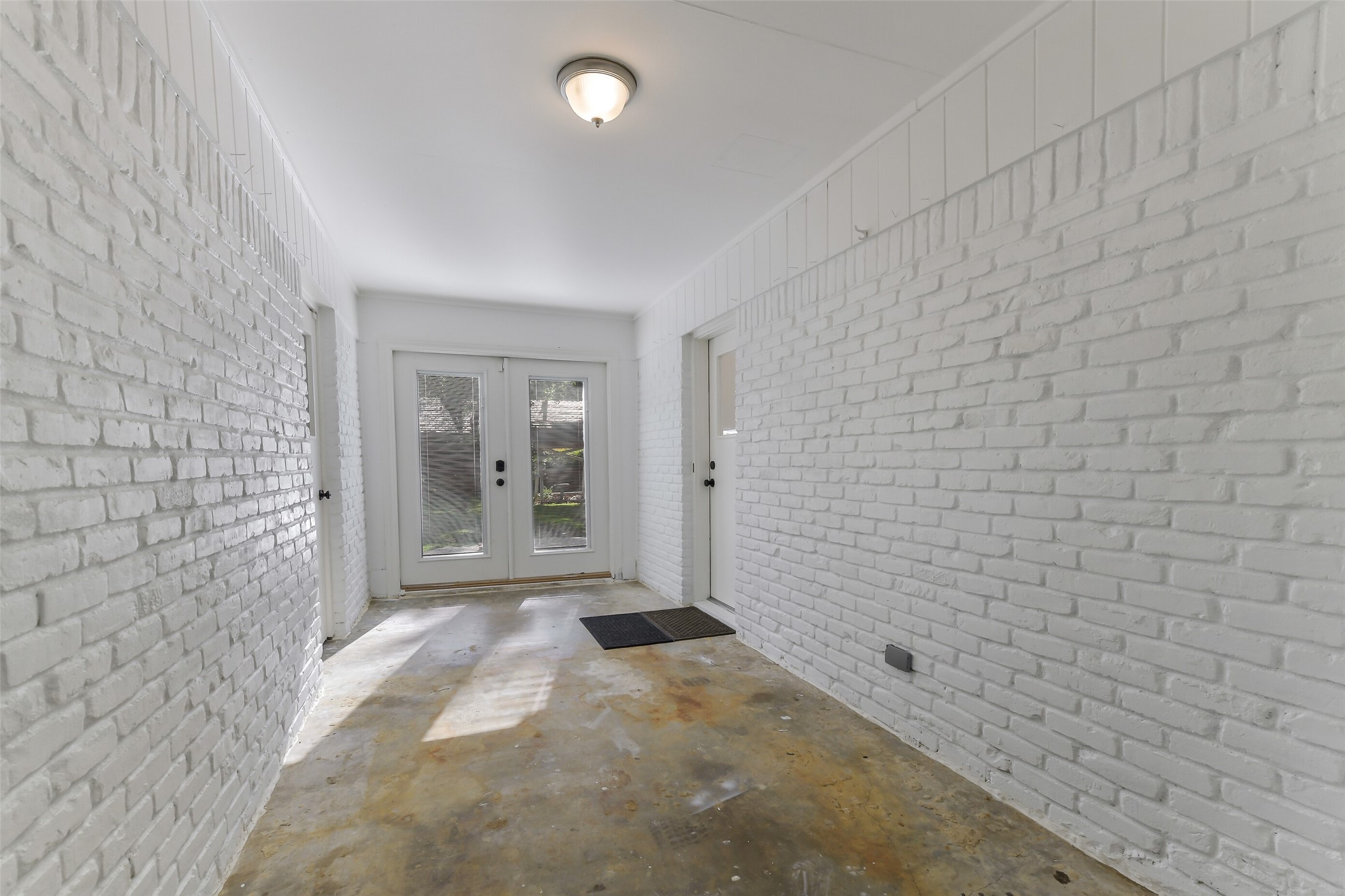 13103 Coral Ridge Court Houston, TX 77069 - Photo 39 of 43 a bathroom with a shower