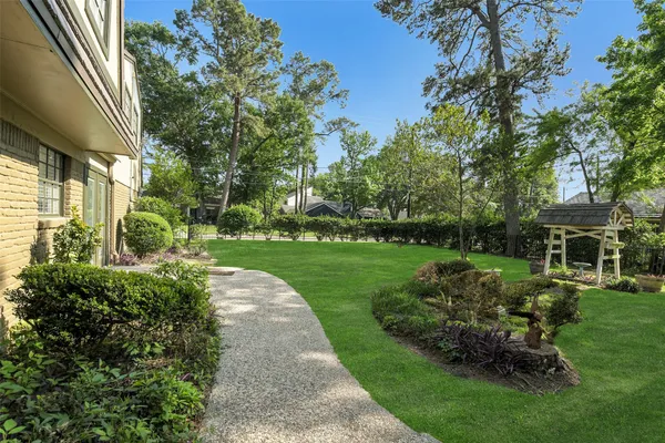 a view of a garden with an apartment