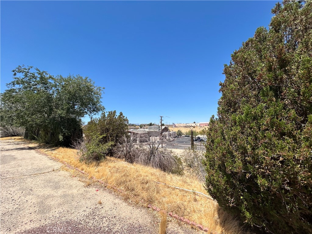 14822 Rodeo Drive Victorville, CA 92395 - Photo 59 of 60