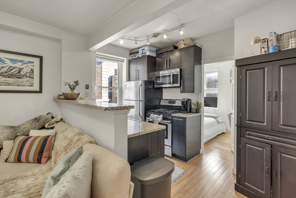 35 North Margin Street, Unit 4 Boston, MA 02113 - Photo 2 of 20