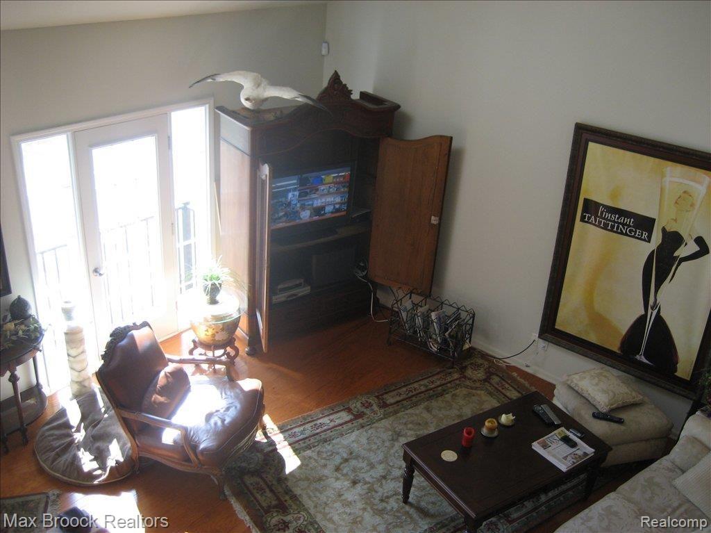 23950 Woodward Avenue, Unit 10 Pleasant Ridge, MI 48069 - Photo 8 of 11 Vaulted ceiling