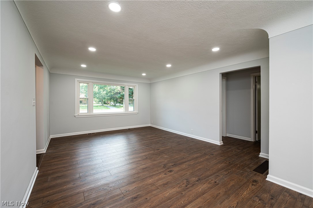 25975 Highland Road Cleveland, OH 44143 - Photo 6 of 24