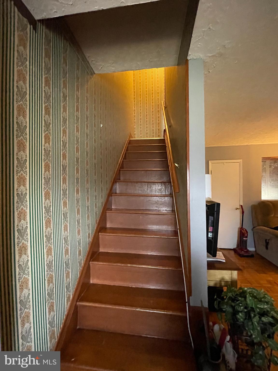 915 North Rosedale Street Baltimore, MD 21216 - Photo 3 of 16 Steps