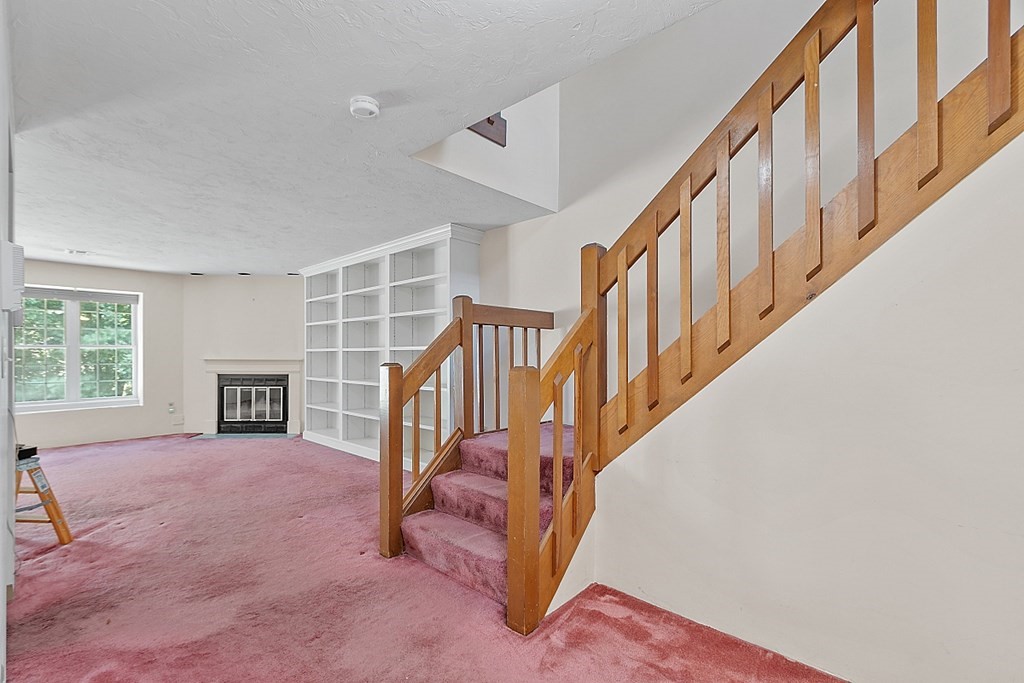 702 Ridgefield Circle, Unit B Clinton, MA 01510 - Photo 3 of 24 Gallery Image 3
