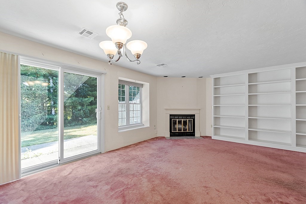 702 Ridgefield Circle, Unit B Clinton, MA 01510 - Photo 5 of 24 Gallery Image 5