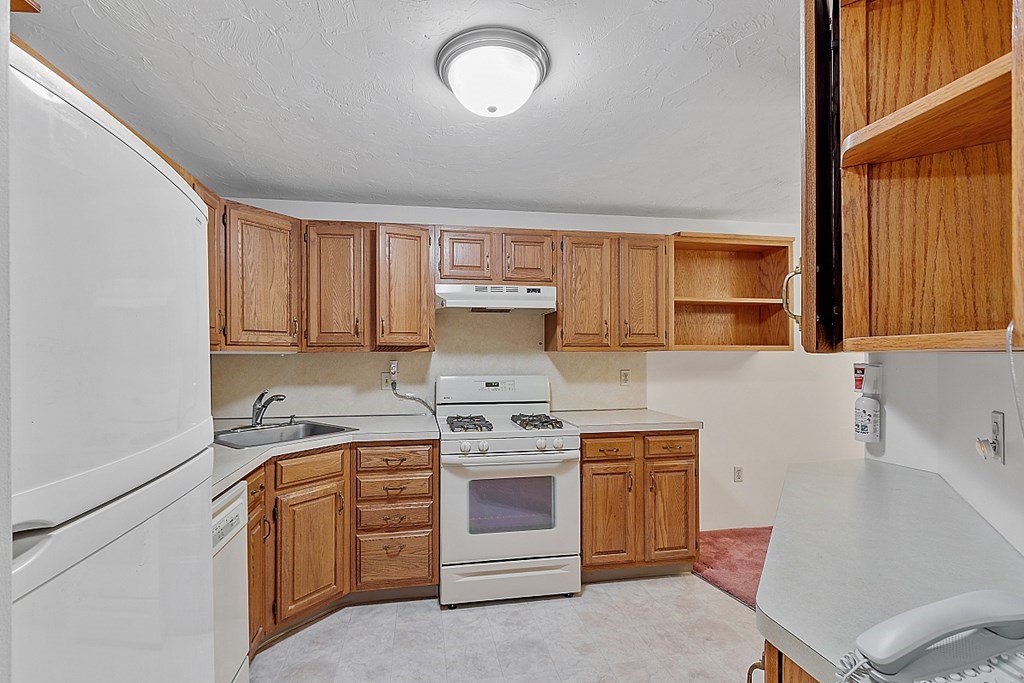 702 Ridgefield Circle, Unit B Clinton, MA 01510 - Photo 8 of 24 Gallery Image 8