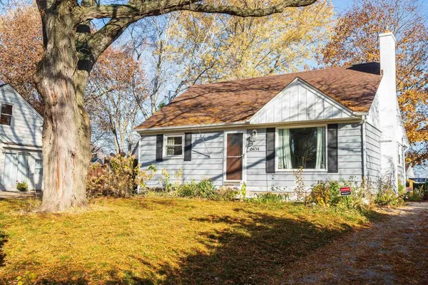 $2,500 | 6434 North Willow Glen Lane, Glendale, WI 53209