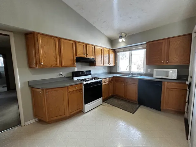 $170,000 | 4010 Highcrest Road, Rockford, IL 61107