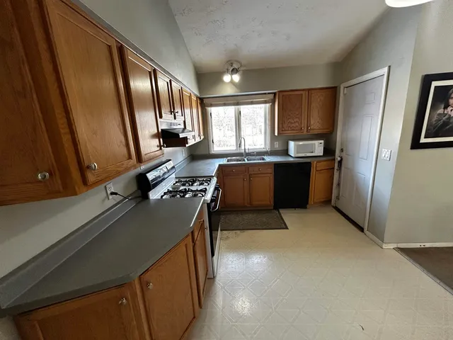 $170,000 | 4010 Highcrest Road, Rockford, IL 61107