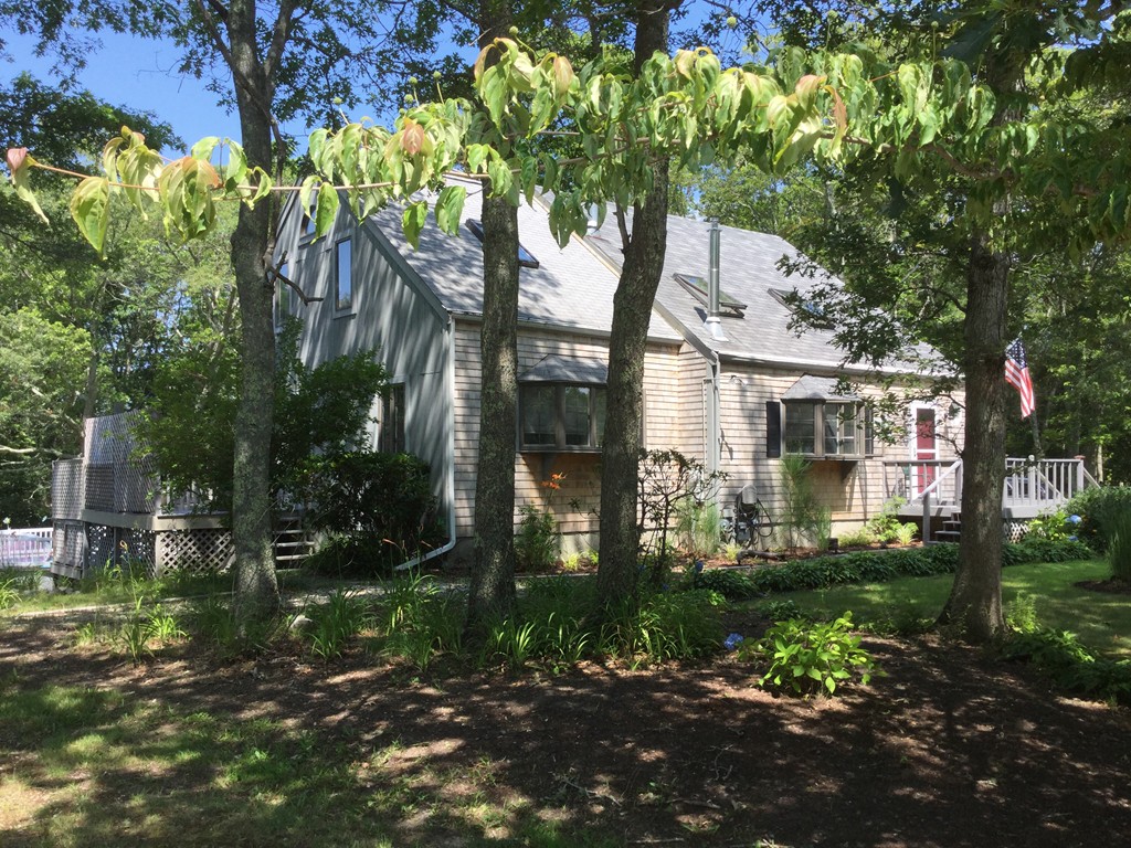 28 Deerfield Road Mashpee, MA 02649 - Photo 3 of 19 a front view of a house with garden